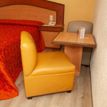Hotel Tres Colonias - Solo Adultos Kota Meksiko Bagian luar foto