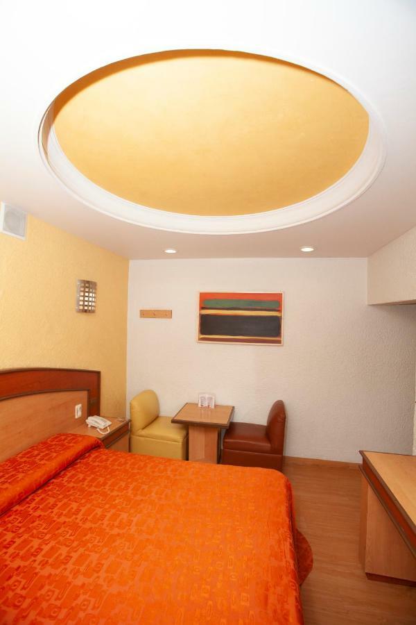 Hotel Tres Colonias - Solo Adultos Kota Meksiko Bagian luar foto