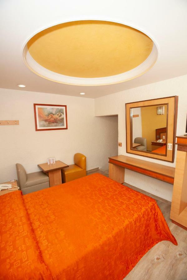 Hotel Tres Colonias - Solo Adultos Kota Meksiko Bagian luar foto