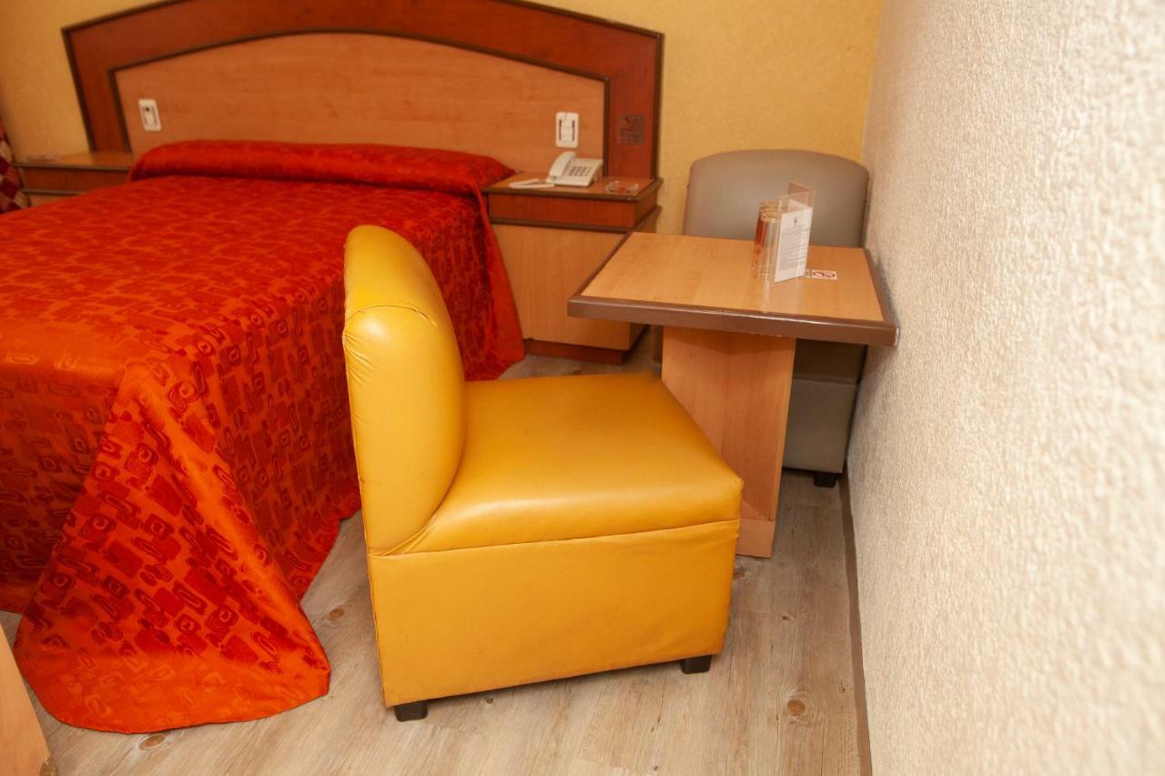 Hotel Tres Colonias - Solo Adultos Kota Meksiko Bagian luar foto